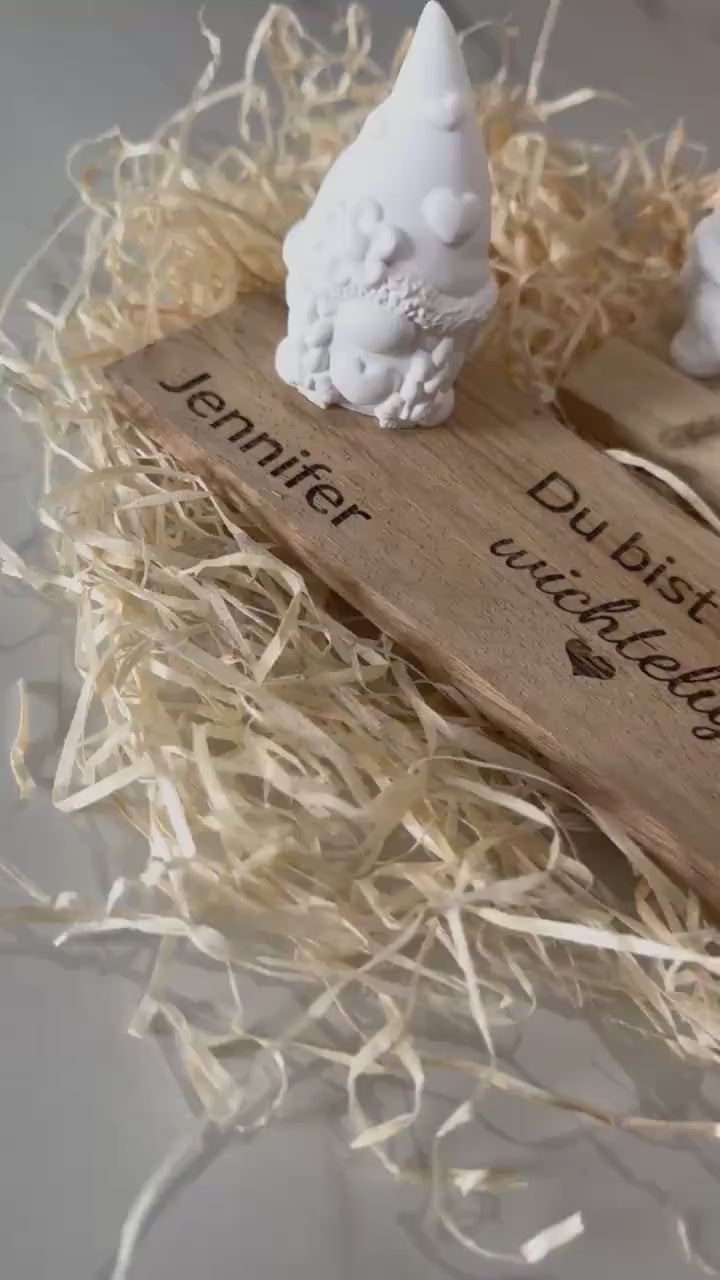 Wichtel aus Holz „Du bist mir wichtig“ | Graviertes Eichenholz mit Herz- oder Kleeblatt-Wichtel  | Pesonalisiertes Geschenk