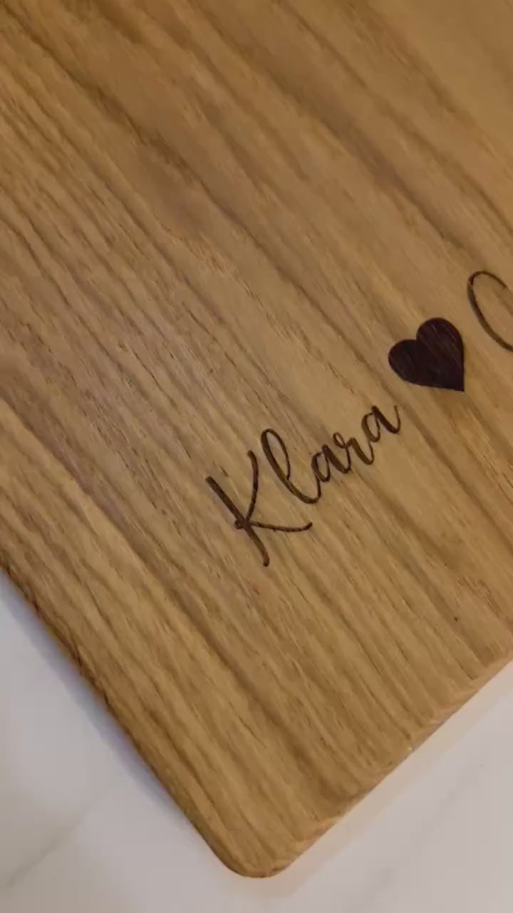 Schneidebrett Eiche personalisiert mit Gravur Geschenk zur Hochzeit & Einzugsgeschenk Paar